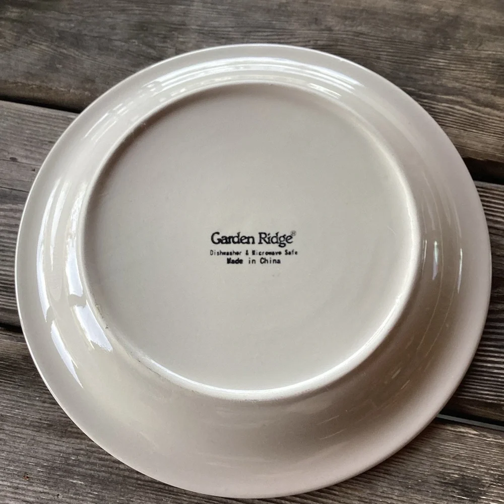 Garden Ridge Mediterranean-look plates - set of plates in 2 sizes